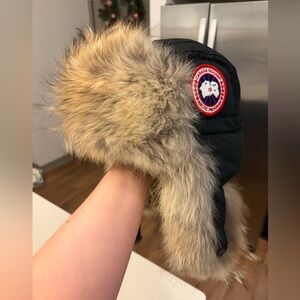 Canada Goose Women’s Coyote Fur Trim Hat